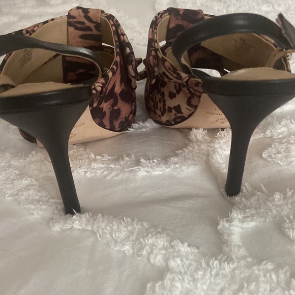 Antonio Melani heels excellent condition, worn once. Size 8 no scuffs or marks - Picture 3 of 5